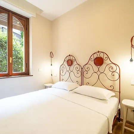 Beautiful Just Steps From The *