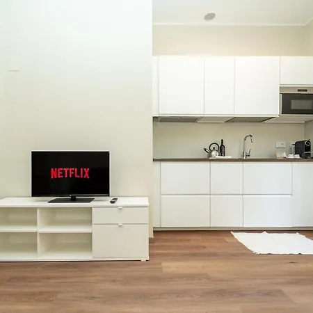 Apartment Beautiful Just Steps From The