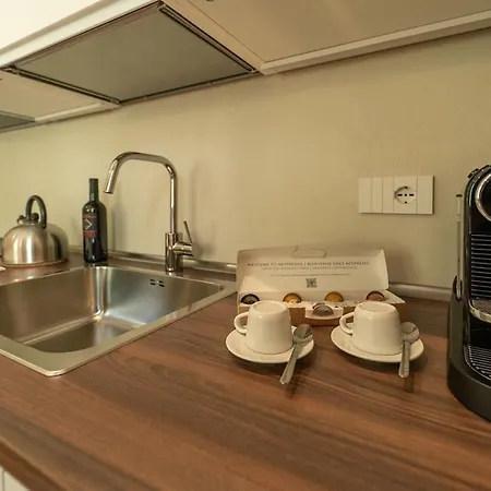 Beautiful Just Steps From The קומו