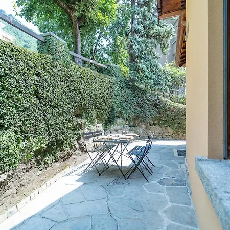 Beautiful Just Steps From The * Como