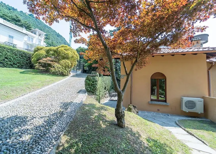 Beautiful Just Steps From The Apartament Como