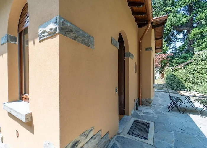 Beautiful Just Steps From The Apartment Como